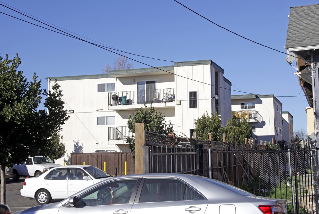 Building Photo - 1853 38th Ave