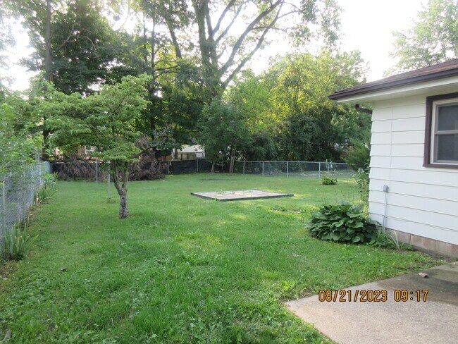 Building Photo - 908 Coventry Dr