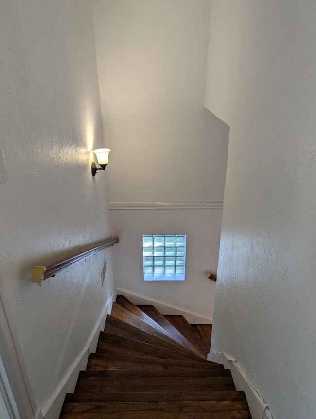 Foto del edificio - 207 Adrienne St