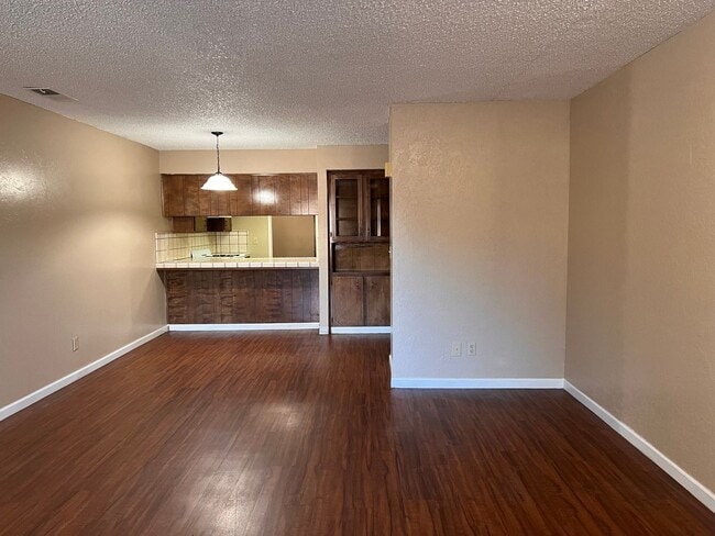 Foto del edificio - 511 E Prosperity Ave