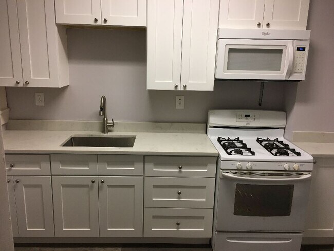 kitchen - 1504 Hillsdale Ave