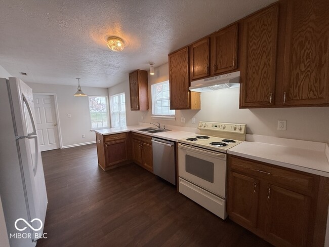 Foto del edificio - 7202 Parklake Cir