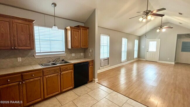 Foto del edificio - 18012 Woodhaven Dr