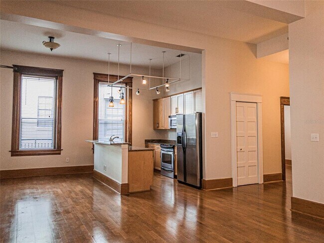 Foto del edificio - 1209 N Franklin St