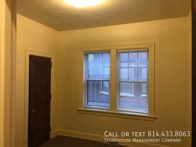 Foto del edificio - 358 W 7th St