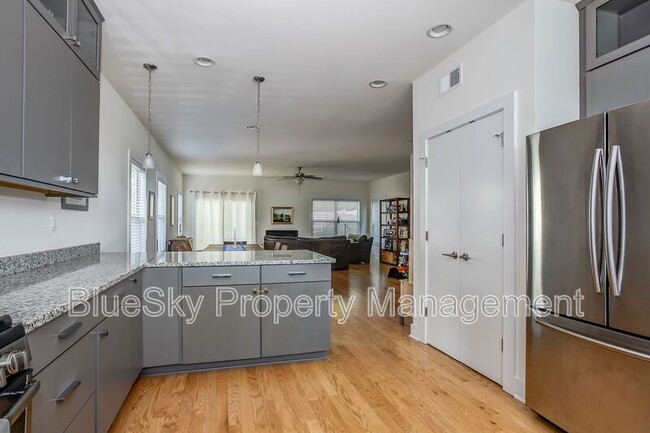 Building Photo - 209 Burnet St