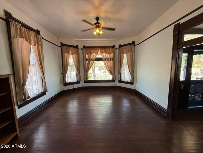 Foto del edificio - 825 E 9th St
