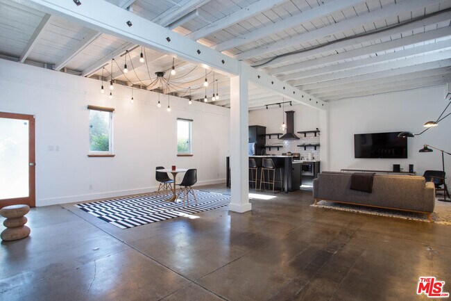 Foto del edificio - 748 N Citrus Ave