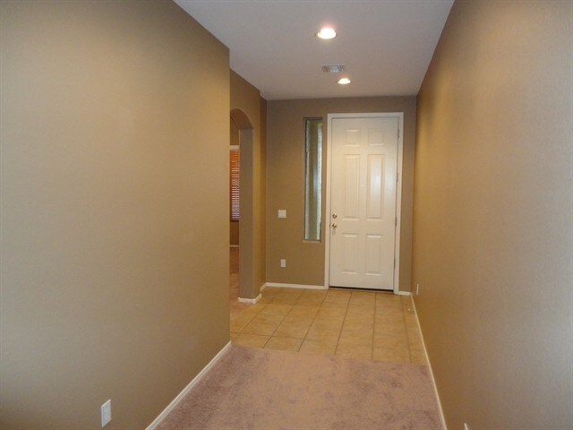 Building Photo - 2150 E Bellerive
