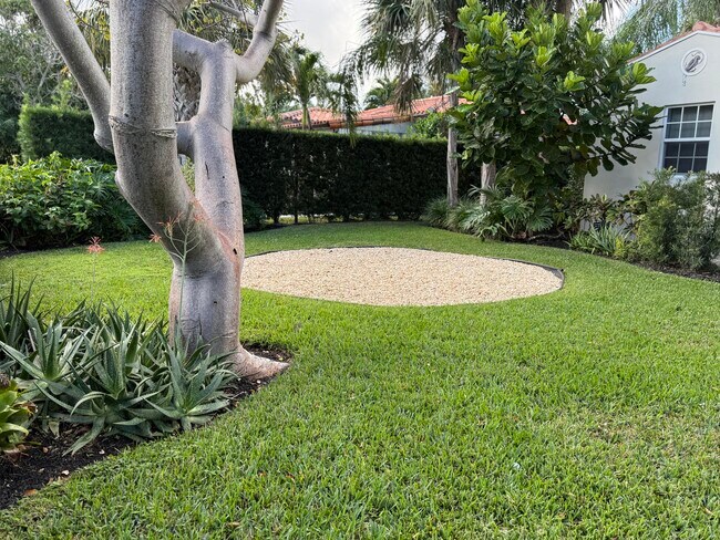 Foto del edificio - 1219 N Lakeside Dr