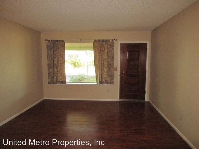 Building Photo - 3933 W Sunnyside Dr