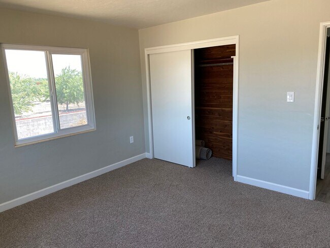 Foto del edificio - A Welcoming 3-Bedroom with Outdoor Room to Breathe