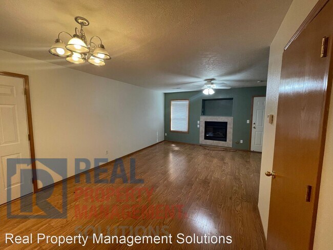 Foto del edificio - 3 br, 2.5 bath House - 722 SE Palmblad Pl
