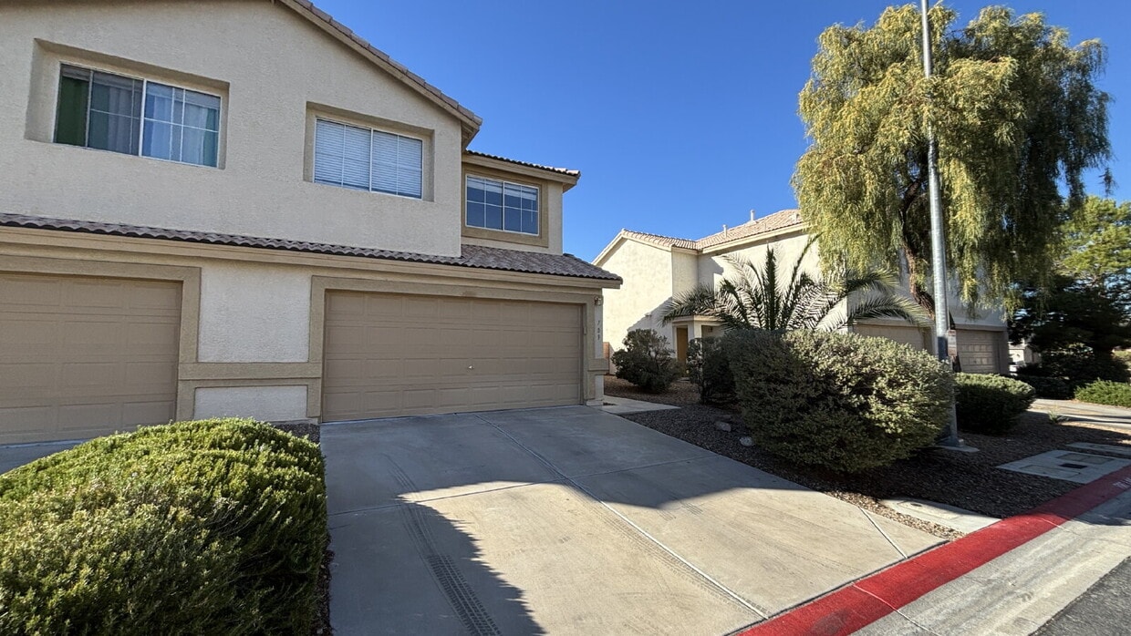 Foto principal - Move in Ready 3 bedroom 2.5 Bath Townhome