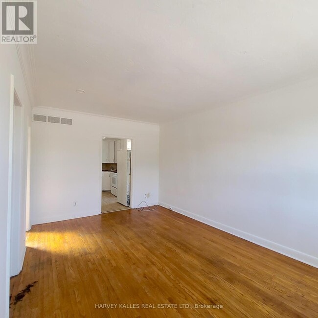 Building Photo - 3813-3813 Lake Shore Blvd W