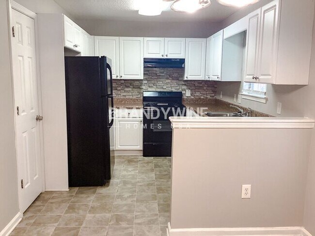 Building Photo - 609 Fieldcrest Dr