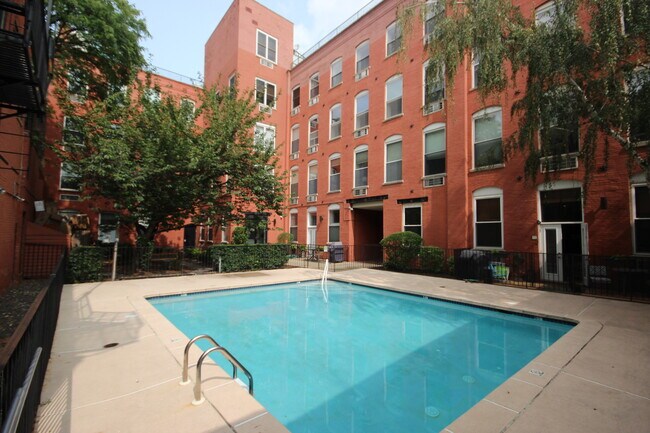 Building Photo - 222 Grand St