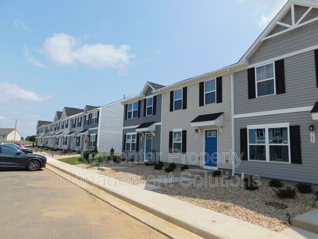 Building Photo - 762 Carson Cir