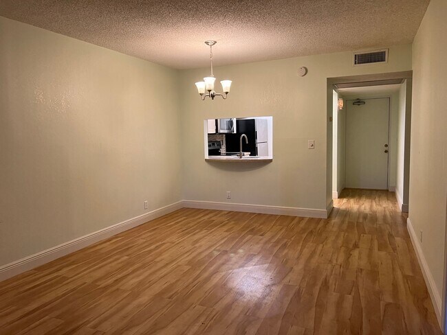 Foto del edificio - Pretty 1st Floor Davie Condo
