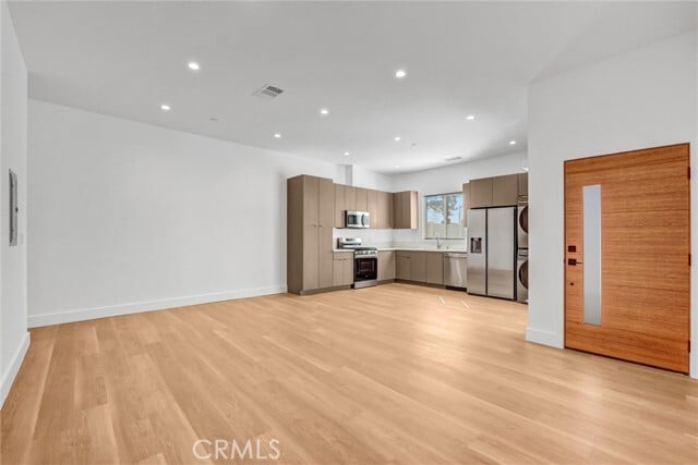 Foto del edificio - 18223 Chatsworth St