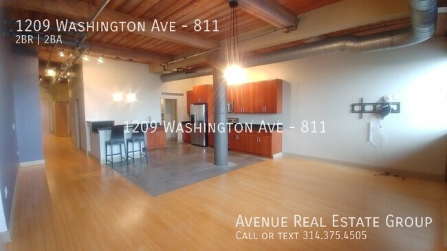 Building Photo - Gorgeous Downtown Loft