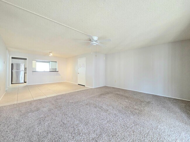 Foto del edificio - 584 Orange Dr