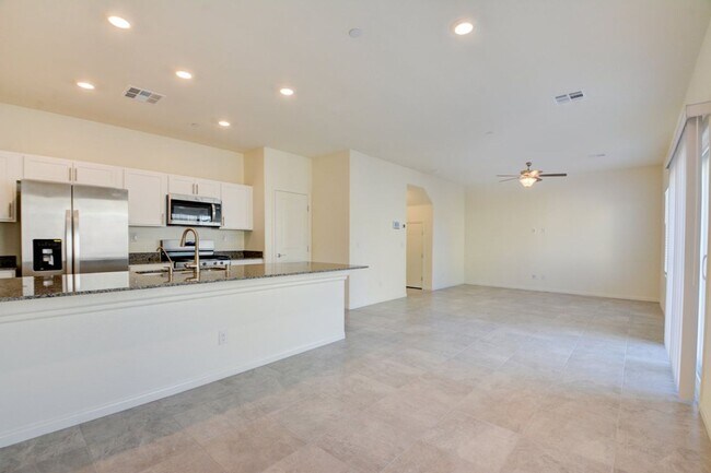 Foto del edificio - BRAND NEW BEAUTIFUL 4 BEDROOM!