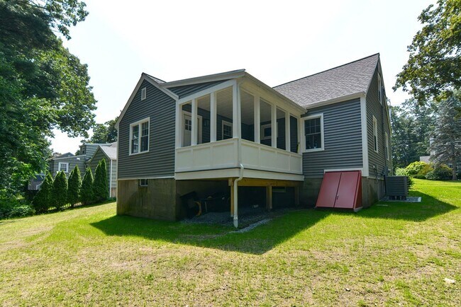 Building Photo - 13 MacArthur Rd