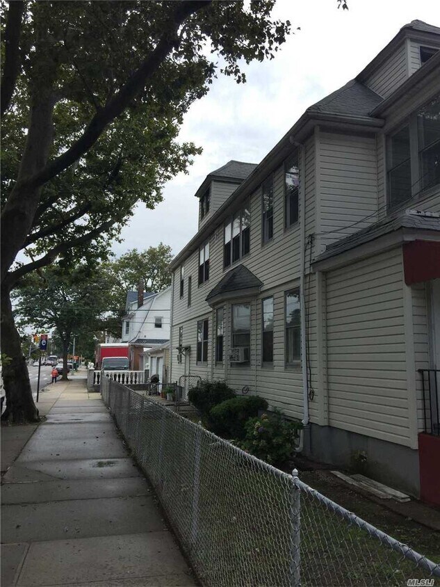 Foto del edificio - 109-01 109th St