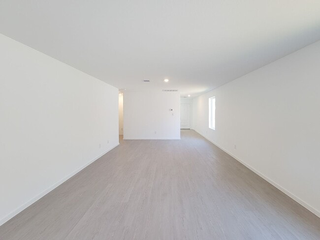 Foto del edificio - This single-story home shares an open layout between the kitchen, nook and family room for easy e...