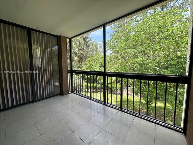 Foto del edificio - 8419 Forest Hills Dr