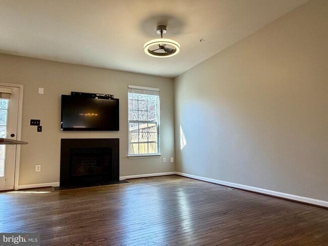 Building Photo - 6036 Helmsman Way