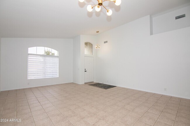 Building Photo - 10738 W Cottonwood Ln