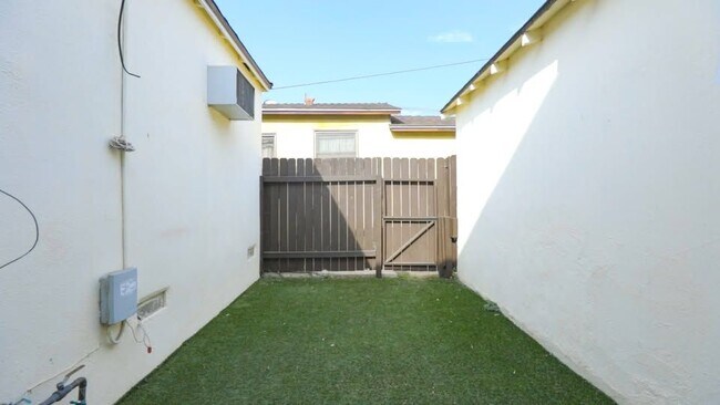 Foto del edificio - 12210 Culver Blvd