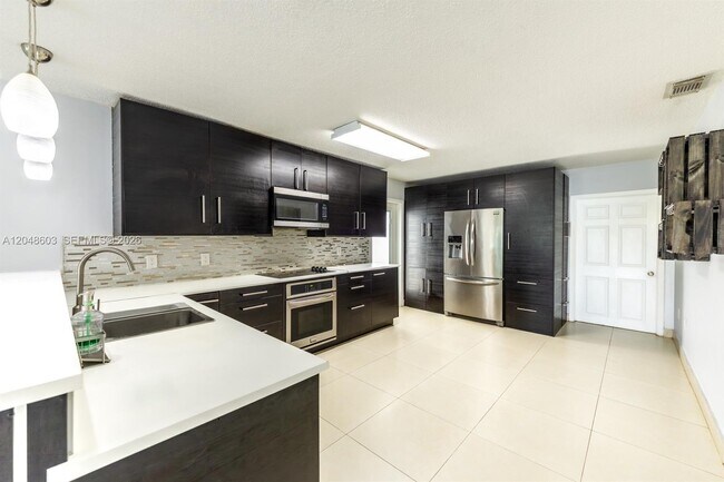 Building Photo - 2610 W 65th St