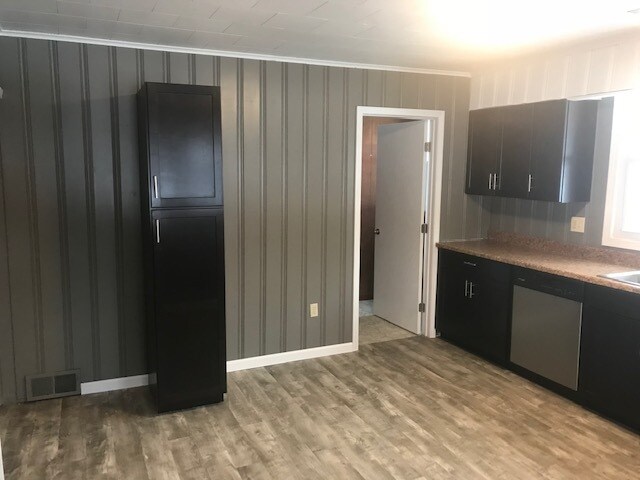 Building Photo - 2919 Tamarack Dr