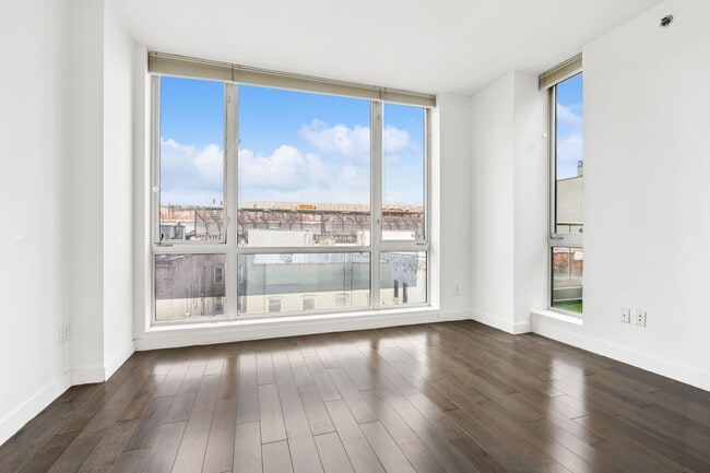 Foto del edificio - 11-35-35 45th Ave