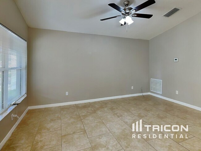 Foto del edificio - 5127 Pineland Ave