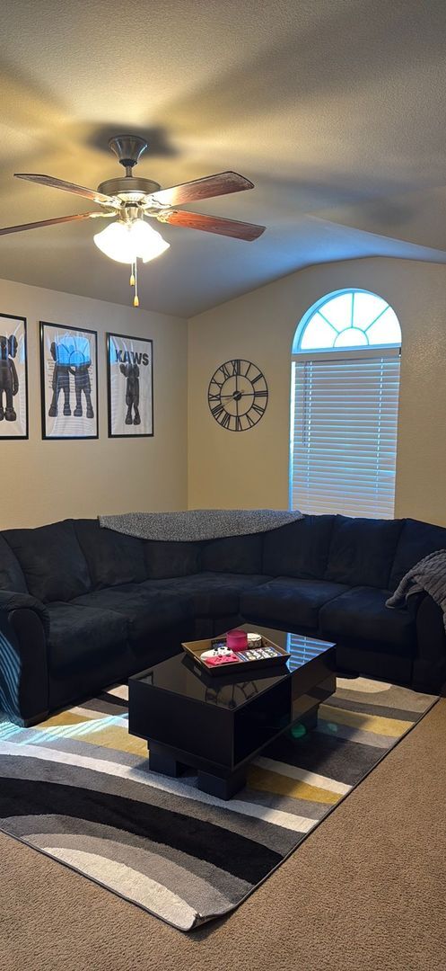 Foto del edificio - 3-bedroom 2-bathroom home located in Yowell Ranch! HOUSING ACCEPTED!