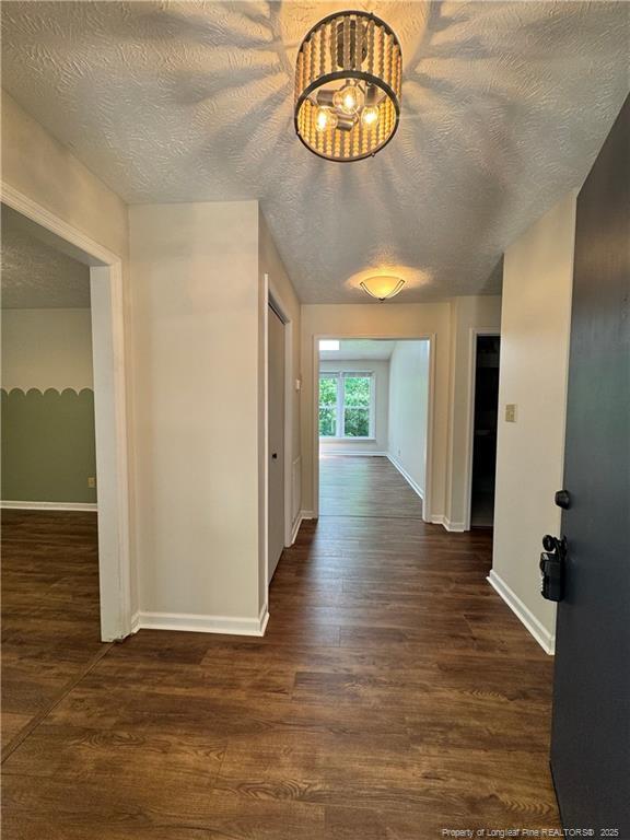 Foto del edificio - 4011 Woods Ct