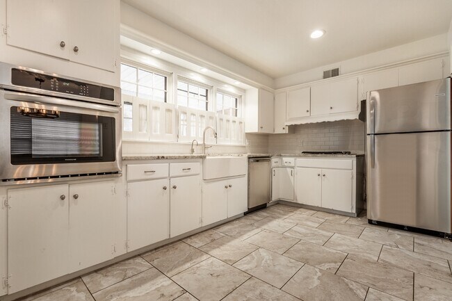 Building Photo - 2605 Abbey Rd