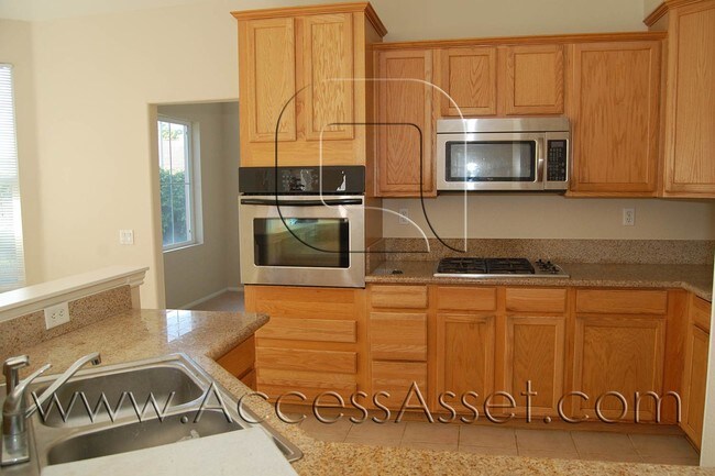 Building Photo - 42015 Dahlia Way