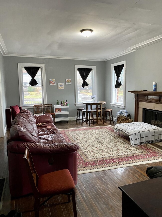 Building Photo - 1500 5th Ave