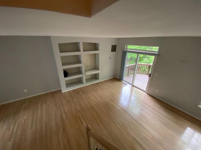 Foto del edificio - 4110 FLOWER BOX CT