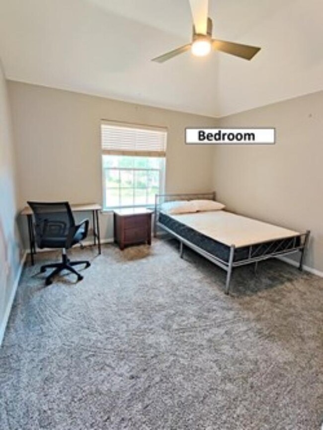 Upstairs 3 bedrooms are like this - 9324 Cedardale Dr