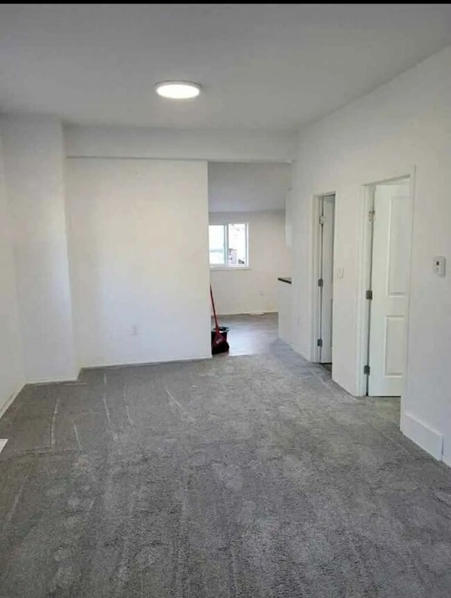 Building Photo - 760 Burrows Ave