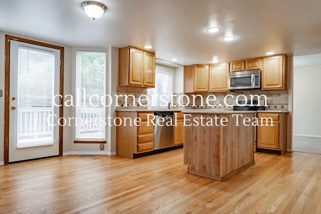 Foto del edificio - 630 Fernglen Ct