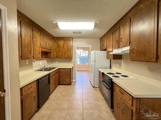 Foto del edificio - 3660 Buford Cir