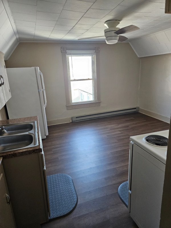 Building Photo - 211-211 E 2nd St