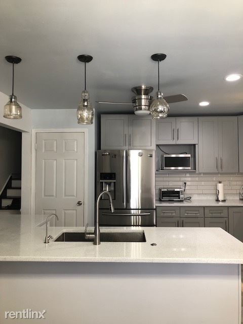 Building Photo - 4 br, 3 bath House - 89 Sewaren Ave